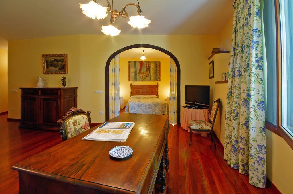 푸에블라 데 트리베스 Casa Grande De Trives B&B 객실 사진