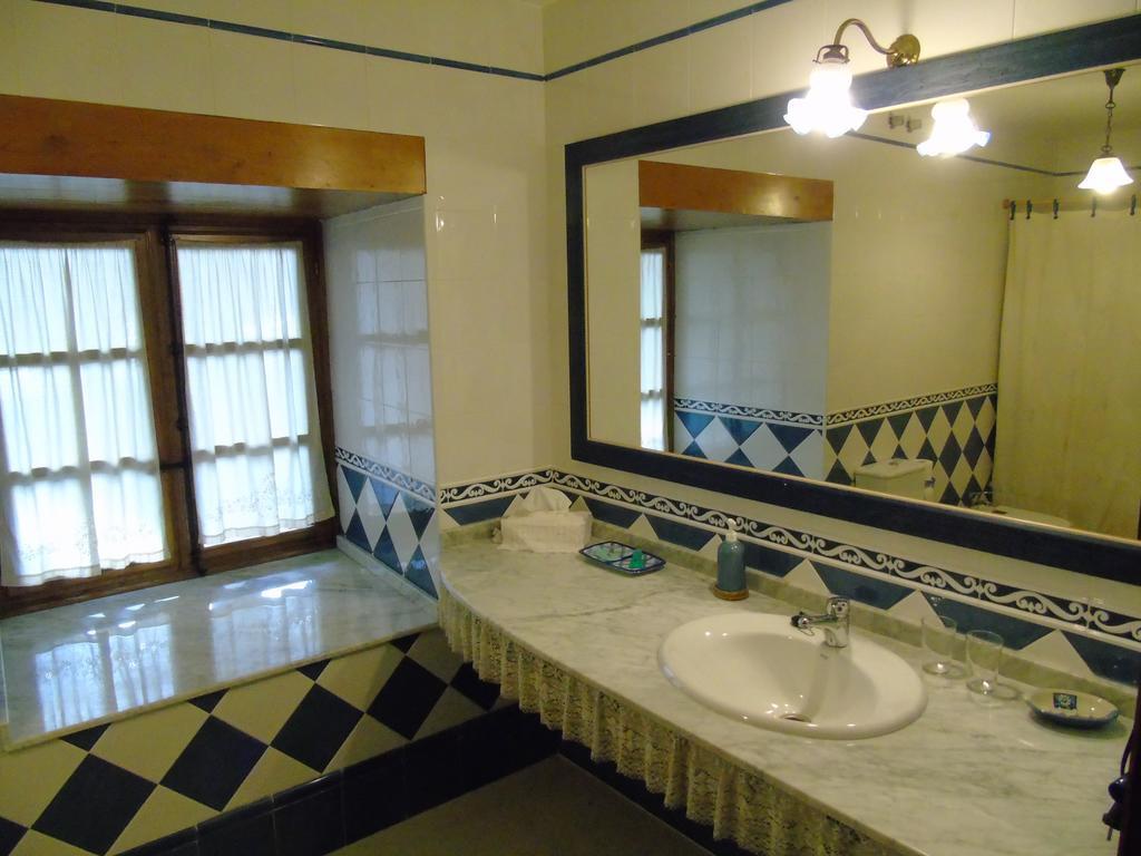 푸에블라 데 트리베스 Casa Grande De Trives B&B 객실 사진